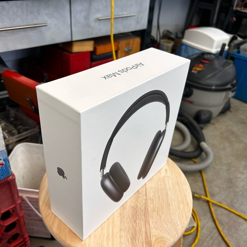 AirPods Max grey new(opened box)